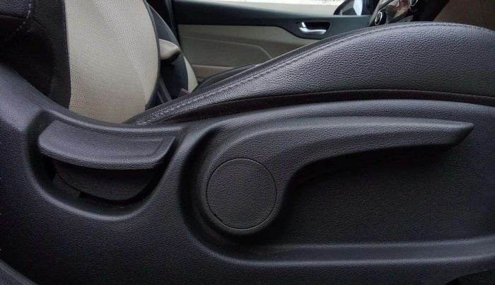 2022 Hyundai Verna SX (O)1.5 VTVT, Petrol, Manual, 74,581 km, Driver Side Adjustment Panel