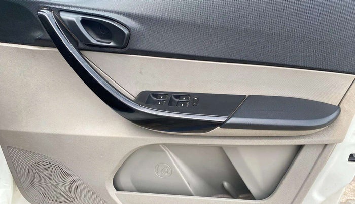 2016 Tata Tiago XT PETROL, Petrol, Manual, 41,886 km, Driver Side Door Panels Control
