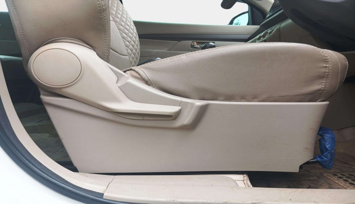 2022 Maruti Ertiga VXI CNG, CNG, Manual, 34,960 km, Driver Side Adjustment Panel