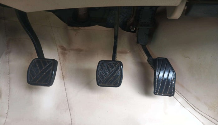 2022 Maruti Ertiga VXI CNG, CNG, Manual, 34,960 km, Pedals