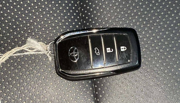 2022 Toyota Fortuner 4X2 MT 2.7 PETROL, Petrol, Manual, 10,541 km, Key Close Up
