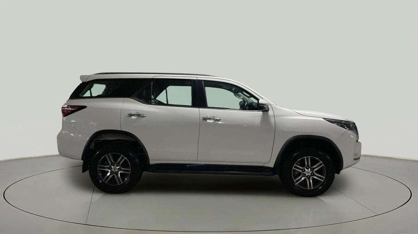 2022 Toyota Fortuner 4X2 MT 2.7 PETROL, Petrol, Manual, 10,863 km, Right Side View