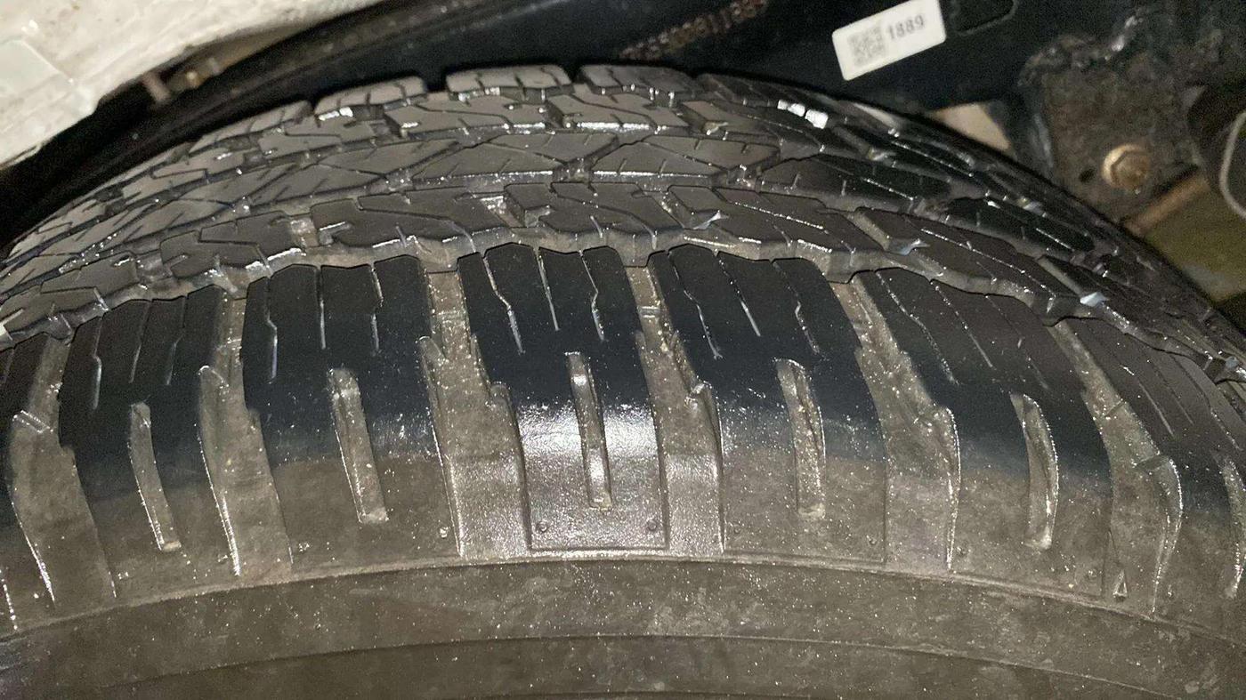 2022 Toyota Fortuner 4X2 MT 2.7 PETROL, Petrol, Manual, 10,863 km, Right Rear Tyre Tread