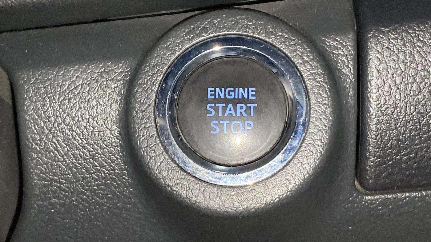 2022 Toyota Fortuner 4X2 MT 2.7 PETROL, Petrol, Manual, 10,863 km, Keyless Start/ Stop Button