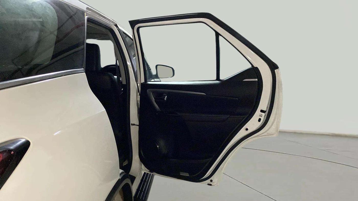 2022 Toyota Fortuner 4X2 MT 2.7 PETROL, Petrol, Manual, 10,863 km, RHS Rear Door