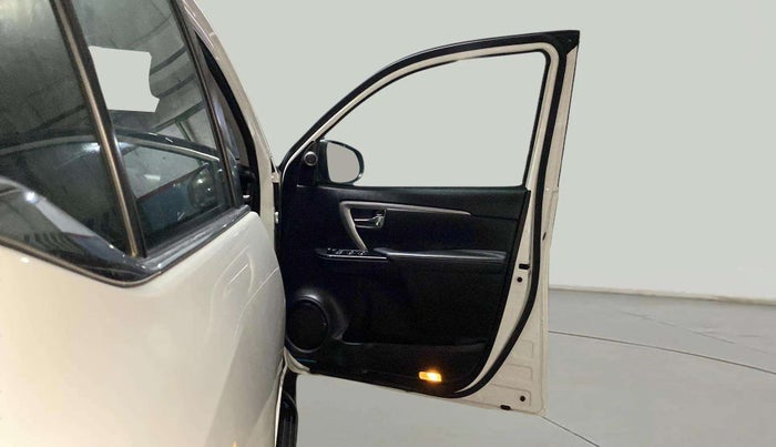 2022 Toyota Fortuner 4X2 MT 2.7 PETROL, Petrol, Manual, 10,541 km, RHS Front Door