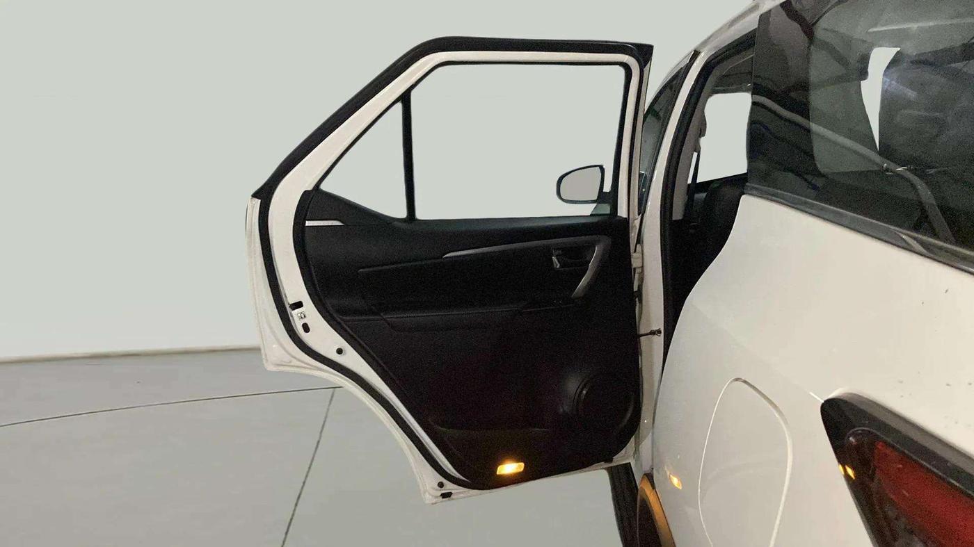 2022 Toyota Fortuner 4X2 MT 2.7 PETROL, Petrol, Manual, 10,863 km, LHS Rear Door
