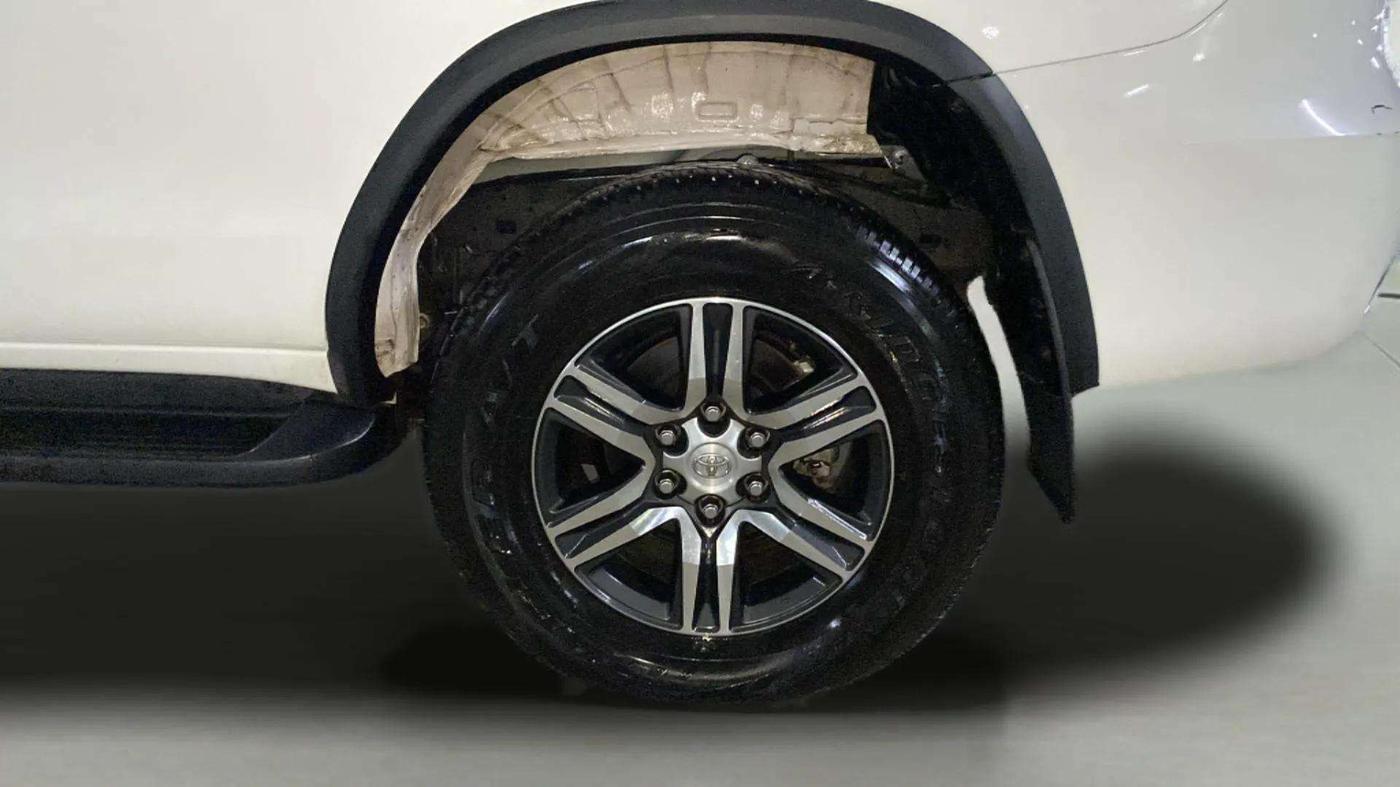 2022 Toyota Fortuner 4X2 MT 2.7 PETROL, Petrol, Manual, 10,863 km, Left Rear Wheel
