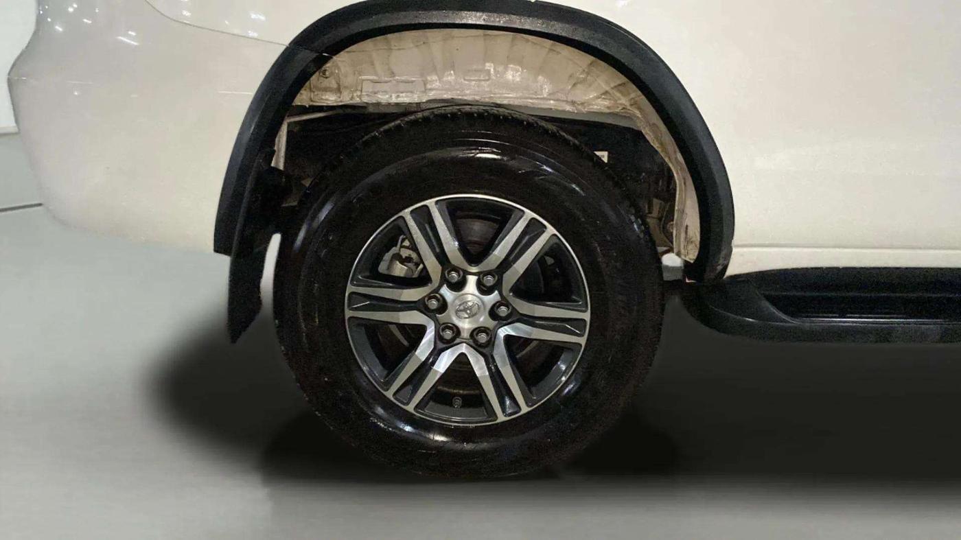 2022 Toyota Fortuner 4X2 MT 2.7 PETROL, Petrol, Manual, 10,863 km, Right Rear Wheel
