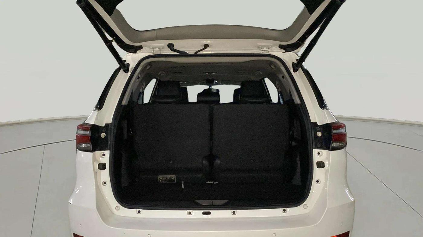 2022 Toyota Fortuner 4X2 MT 2.7 PETROL, Petrol, Manual, 10,863 km, Boot Open Zoomed View