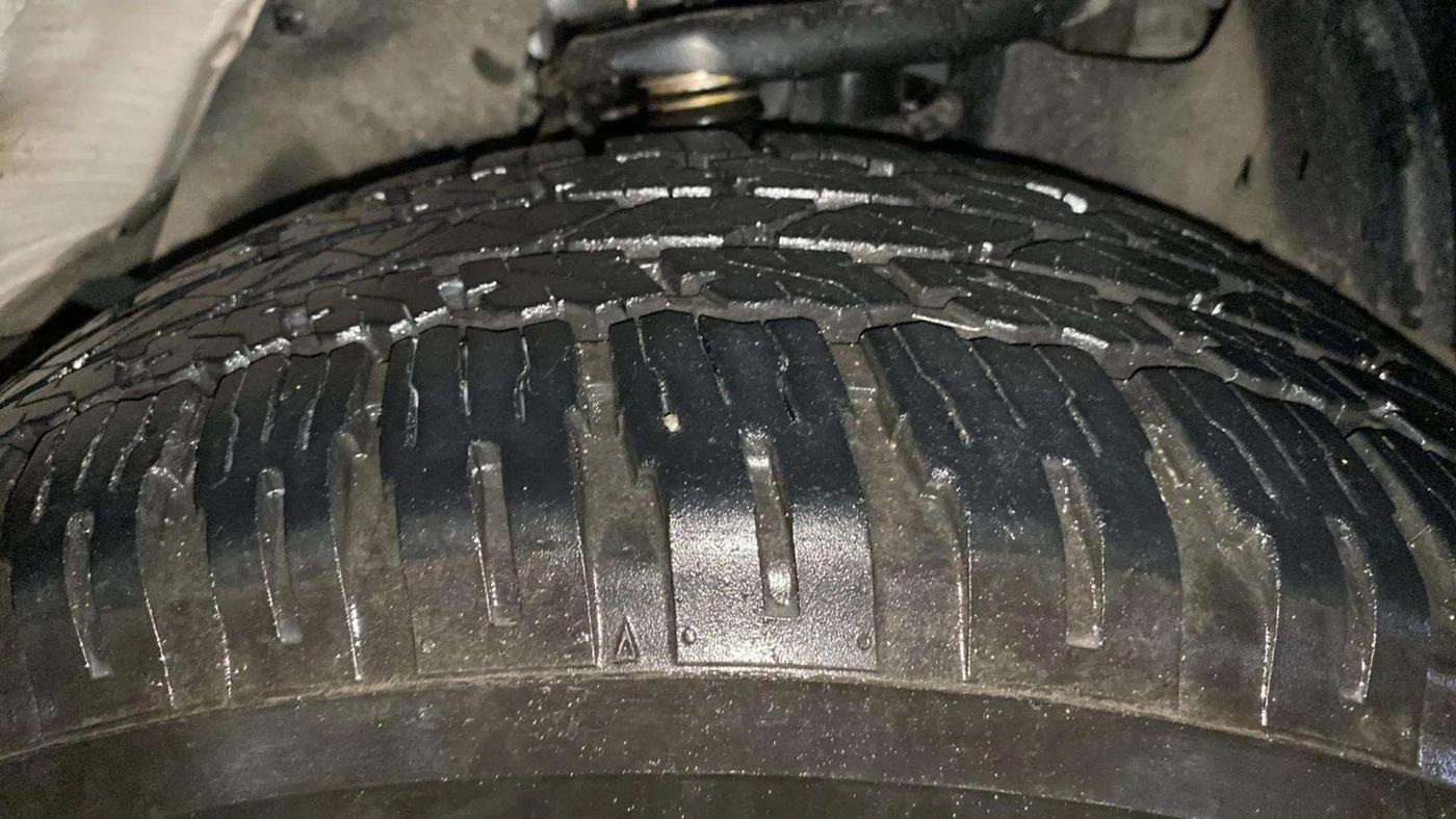 2022 Toyota Fortuner 4X2 MT 2.7 PETROL, Petrol, Manual, 10,863 km, Right Front Tyre Tread