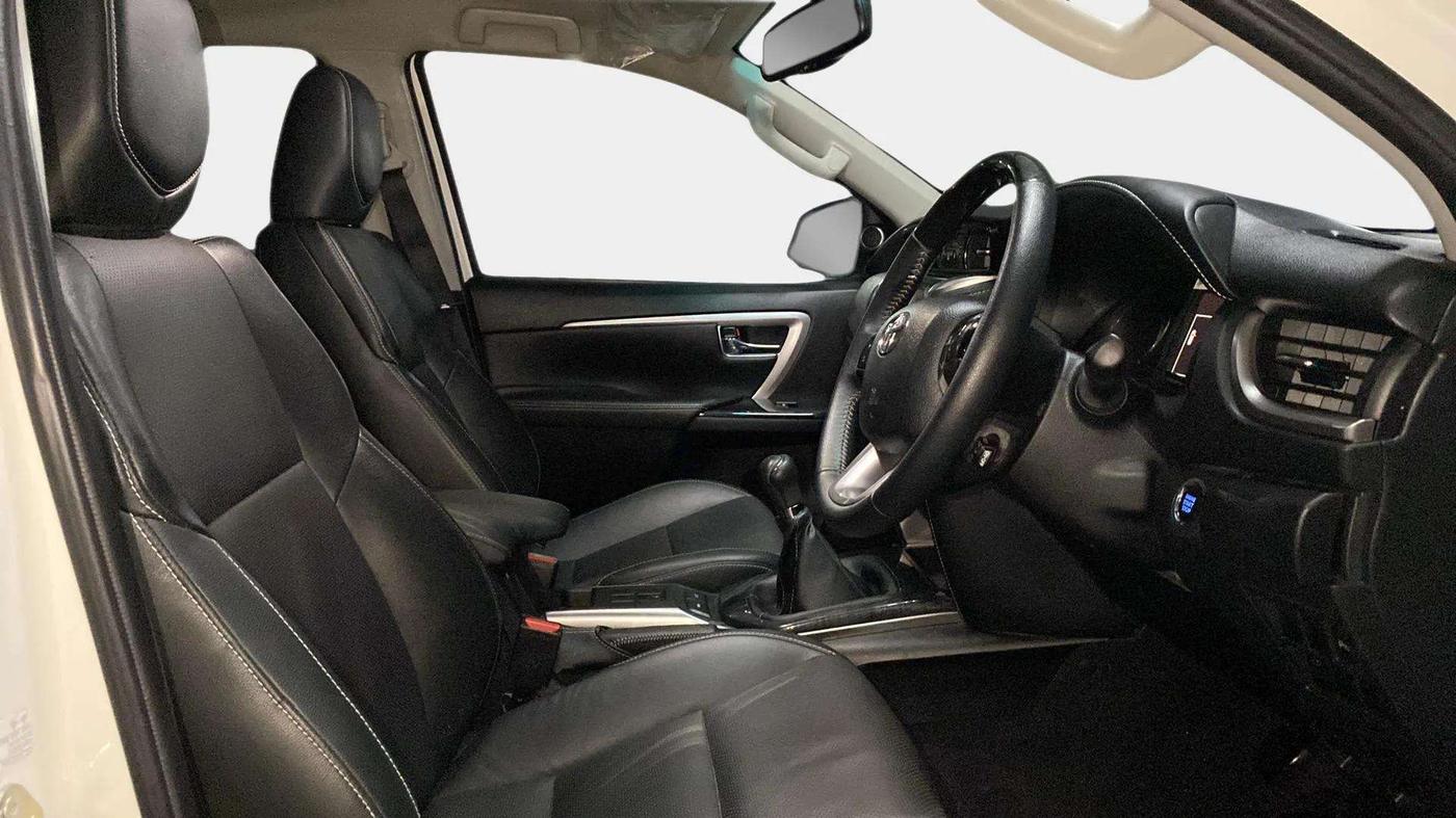 2022 Toyota Fortuner 4X2 MT 2.7 PETROL, Petrol, Manual, 10,863 km, Right Side Front Door Cabin