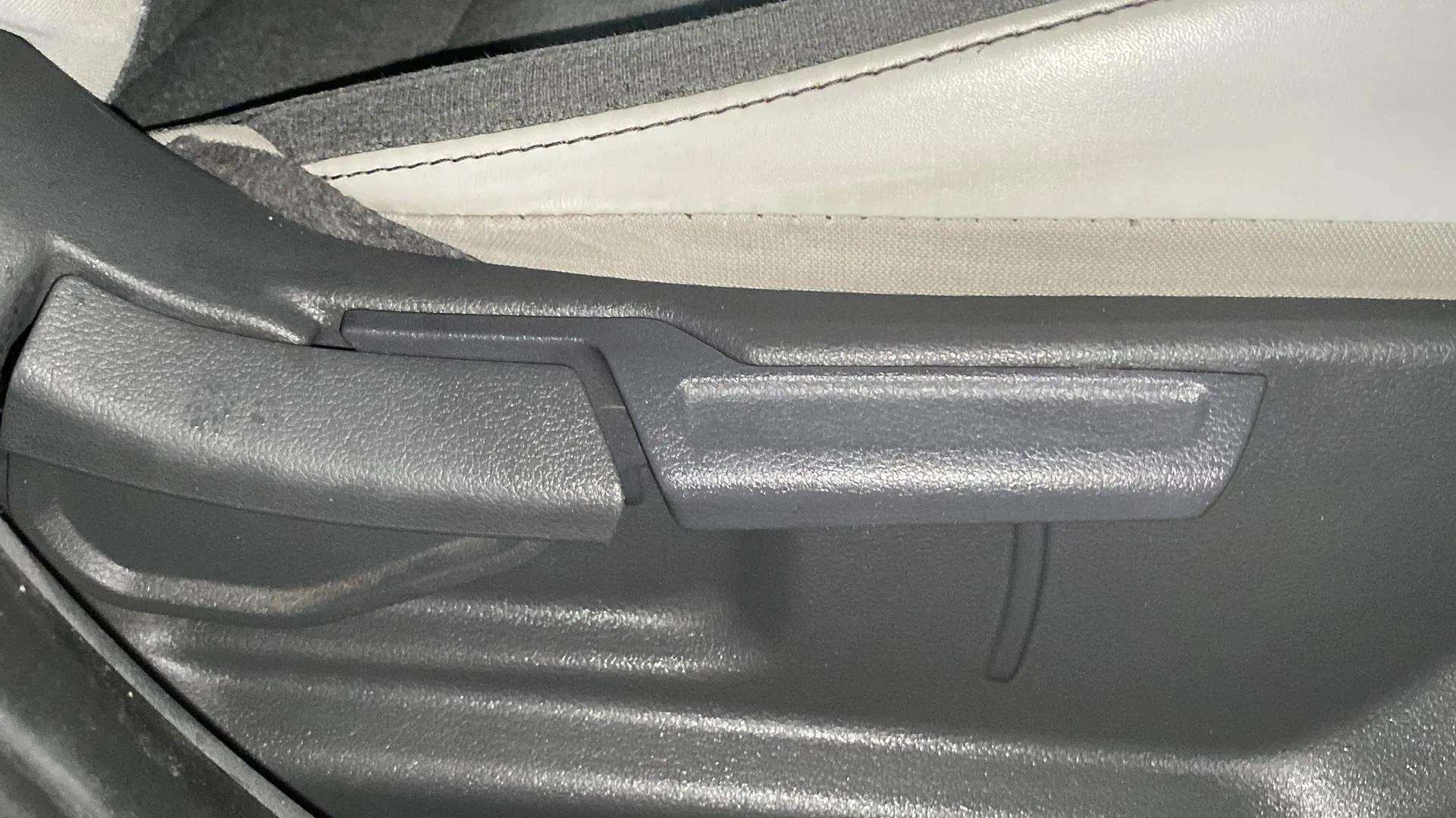 Driver-side-adjustment-panel-40