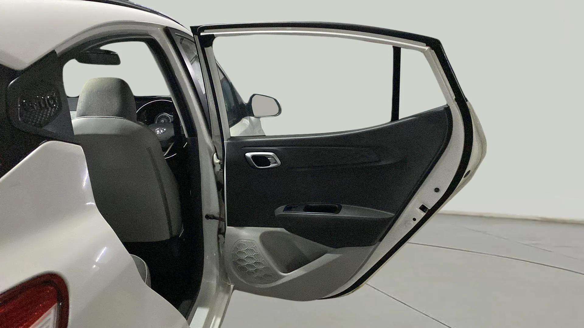 RHS-Rear-Door-Open-33