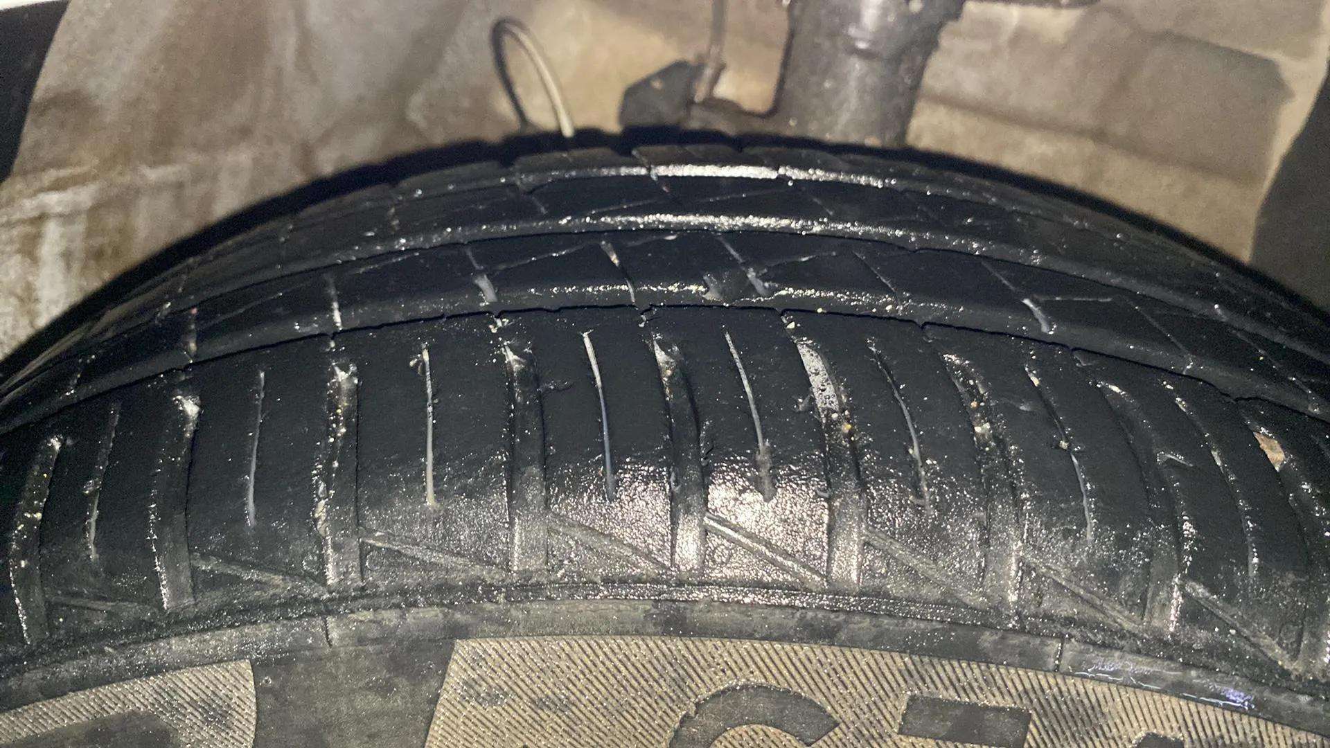 RHS-Front-Tyre-Tread-18