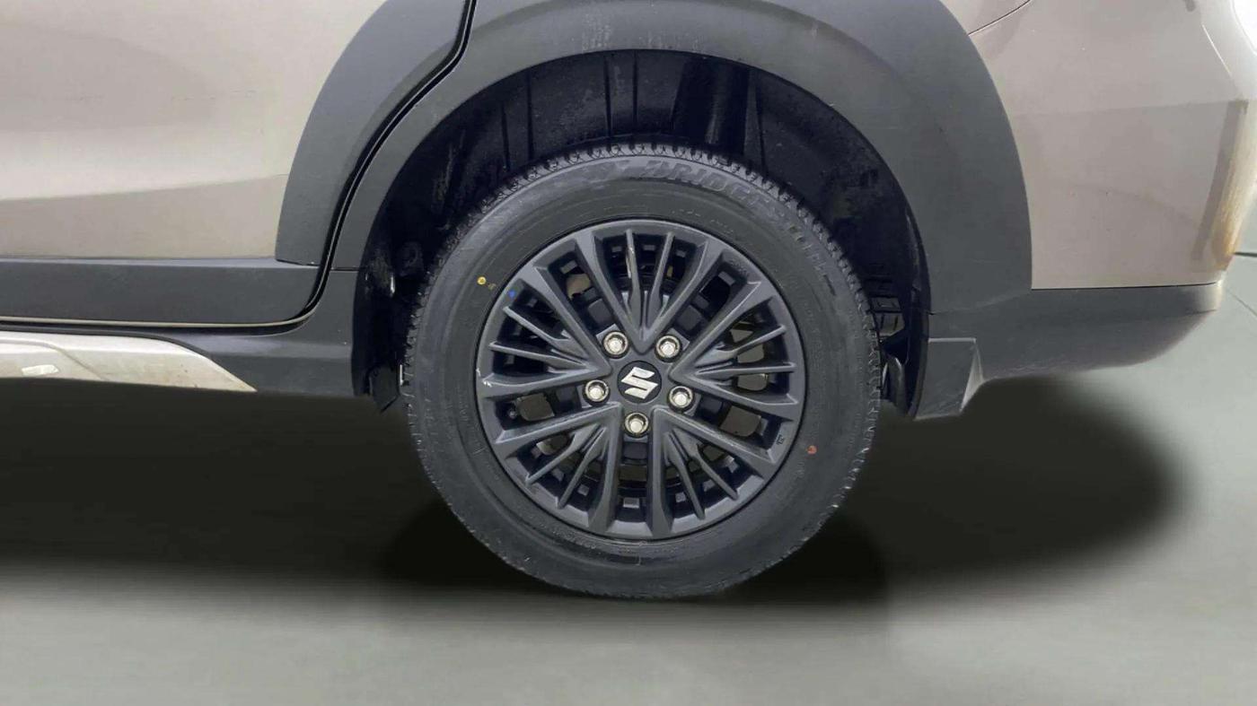 2021 Maruti XL6 ALPHA MT, Petrol, Manual, 35,030 km, Left Rear Wheel