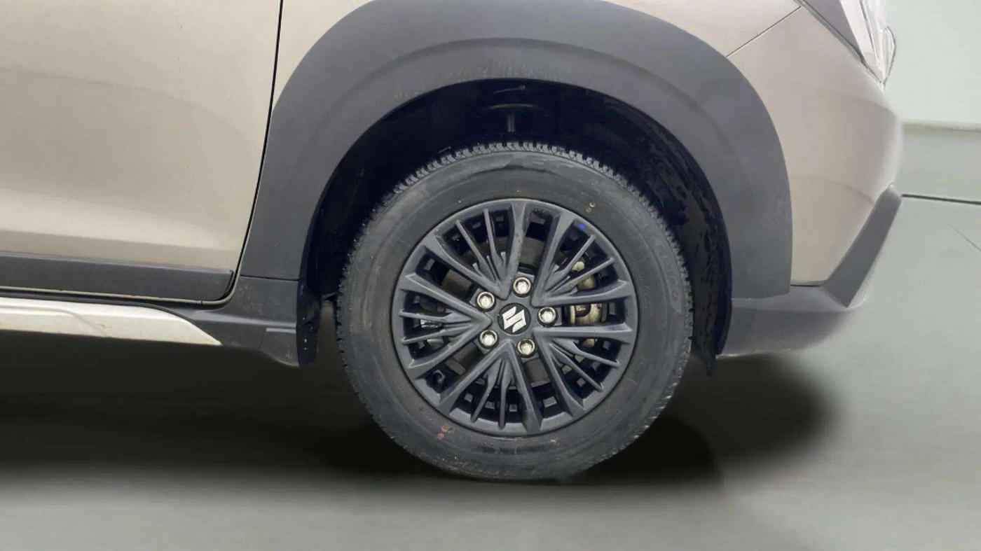 2021 Maruti XL6 ALPHA MT, Petrol, Manual, 35,030 km, Right Front Wheel