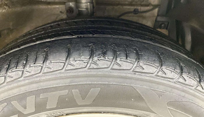 2012 Maruti Swift ZXI, Petrol, Manual, 75,032 km, Right Front Tyre Tread
