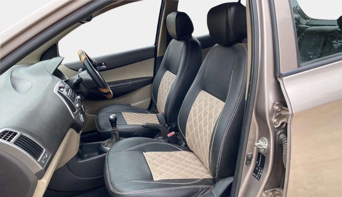 2013 Hyundai i20 SPORTZ 1.2, Petrol, Manual, 1,11,619 km, Right Side Front Door Cabin