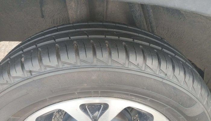 2024 Renault Kwid RXT 1.0, Petrol, Manual, 5,465 km, Right Rear Tyre Tread