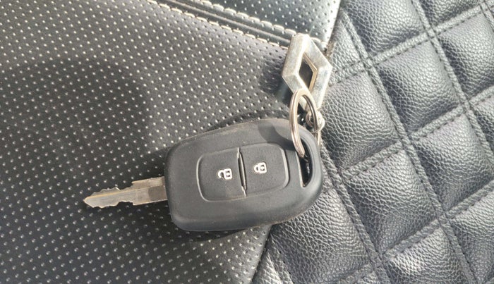 2024 Renault Kwid RXT 1.0, Petrol, Manual, 5,465 km, Key Close Up