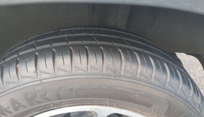 2024 Renault Kwid RXT 1.0, Petrol, Manual, 5,465 km, Left Rear Tyre Tread