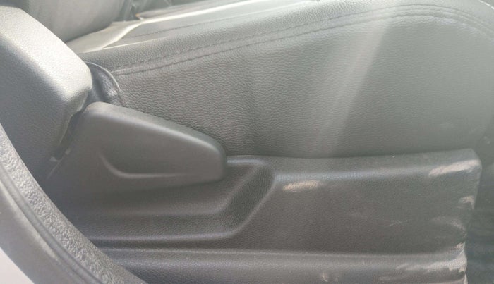 2024 Renault Kwid RXT 1.0, Petrol, Manual, 5,465 km, Driver Side Adjustment Panel