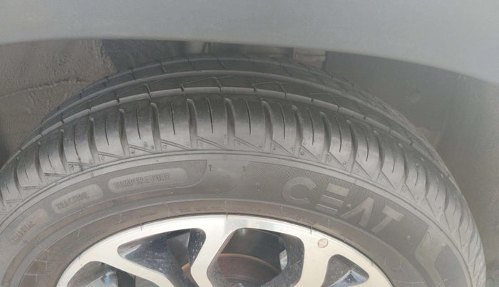 2024 Renault Kwid RXT 1.0, Petrol, Manual, 5,465 km, Right Front Tyre Tread