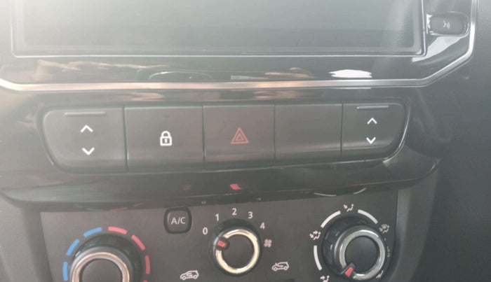 2024 Renault Kwid RXT 1.0, Petrol, Manual, 5,465 km, Driver Side Door Panels Control