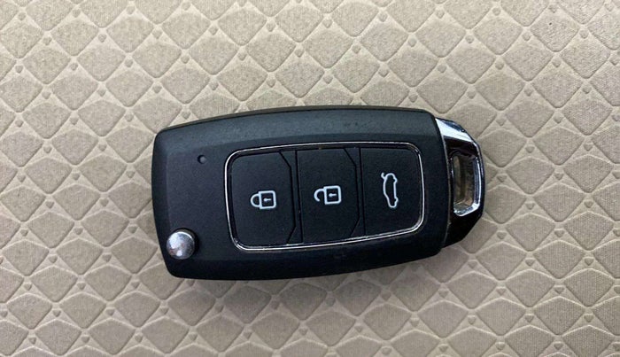 2019 Hyundai NEW SANTRO SPORTZ MT, Petrol, Manual, 38,175 km, Key Close Up