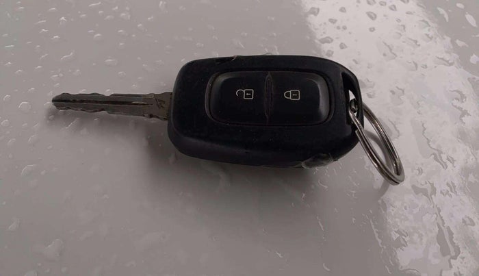 2022 Renault TRIBER RXT, Petrol, Manual, 76,713 km, Key Close Up