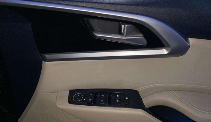 2022 KIA CARENS LUXURY 1.5 DIESEL 7 STR, Diesel, Manual, 39,510 km, Driver Side Door Panels Control