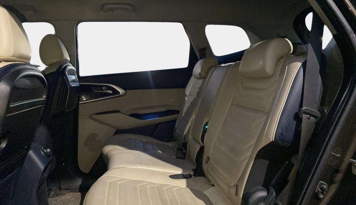 2022 KIA CARENS LUXURY 1.5 DIESEL 7 STR, Diesel, Manual, 39,510 km, Right Side Rear Door Cabin