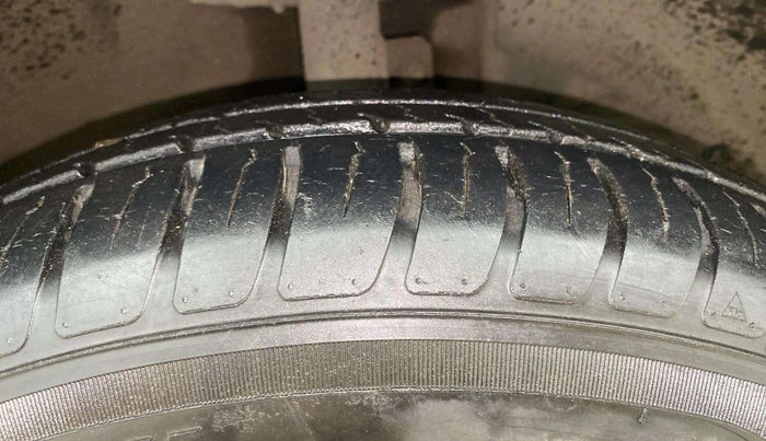 2021 Maruti Dzire VXI AMT, Petrol, Automatic, 27,904 km, Right Front Tyre Tread