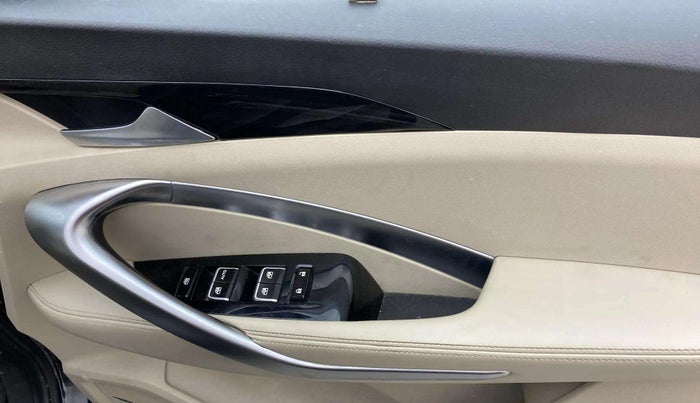 2021 MG HECTOR SHARP HYBRID 1.5 PETROL, Petrol, Manual, 84,714 km, Driver Side Door Panels Control