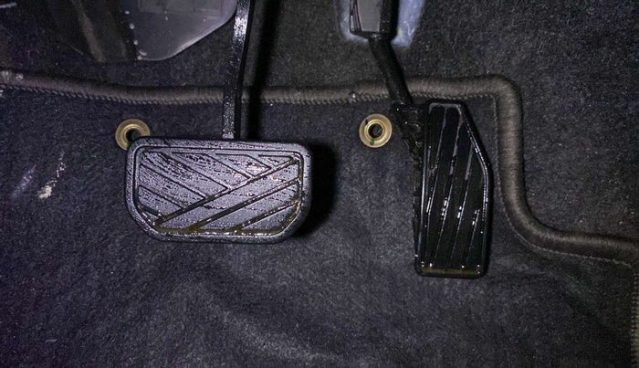 2020 Maruti XL6 ALPHA AT, Petrol, Automatic, 10,552 km, Pedals