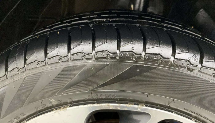 2019 Maruti Baleno ZETA PETROL 1.2, Petrol, Manual, 99,225 km, Right Front Tyre Tread