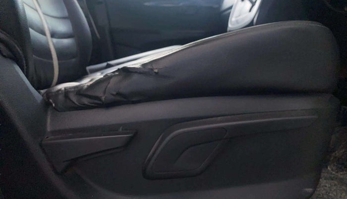 2018 Mahindra KUV 100 NXT K8 P 6 STR DUAL TONE, Petrol, Manual, 62,938 km, Driver Side Adjustment Panel
