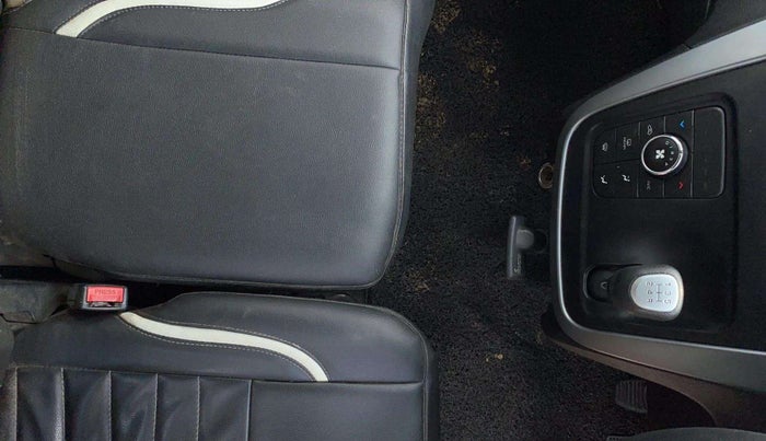 2018 Mahindra KUV 100 NXT K8 P 6 STR DUAL TONE, Petrol, Manual, 62,938 km, Gear Lever