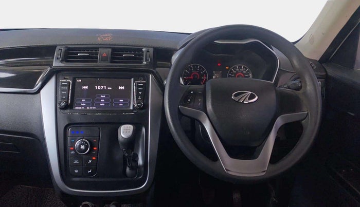 2018 Mahindra KUV 100 NXT K8 P 6 STR DUAL TONE, Petrol, Manual, 62,938 km, Steering Wheel Close Up