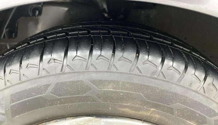 2015 Hyundai Eon MAGNA +, Petrol, Manual, 69,837 km, Left Front Tyre Tread