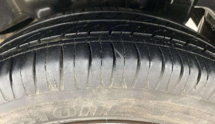 2015 Hyundai Eon MAGNA +, Petrol, Manual, 69,837 km, Left Rear Tyre Tread