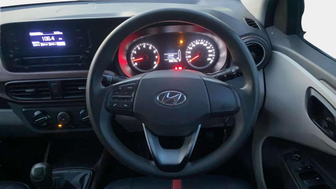 2020 Hyundai AURA S 1.2, Petrol, Manual, 1,06,621 km, Steering Wheel Close Up