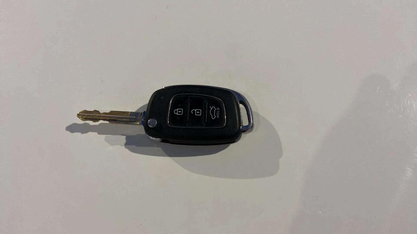 2020 Hyundai AURA S 1.2, Petrol, Manual, 1,06,621 km, Key Close Up