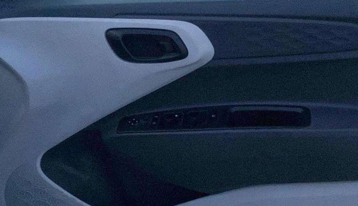 2020 Hyundai AURA S 1.2, Petrol, Manual, 1,06,595 km, Driver Side Door Panels Control