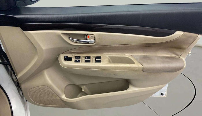 2016 Maruti Ciaz VXI+, Petrol, Manual, 1,06,373 km, Driver Side Door Panels Control