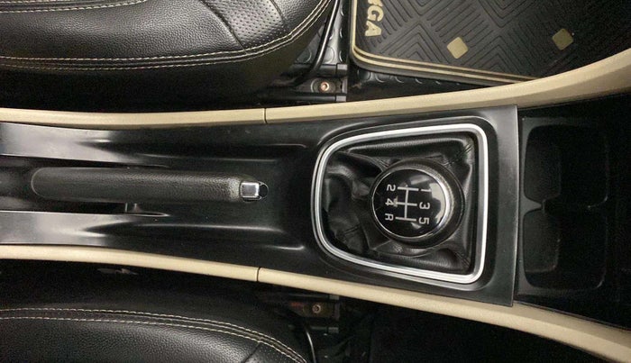 2016 Maruti Ciaz VXI+, Petrol, Manual, 1,06,373 km, Gear Lever