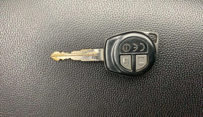 2016 Maruti Ciaz VXI+, Petrol, Manual, 1,06,373 km, Key Close Up
