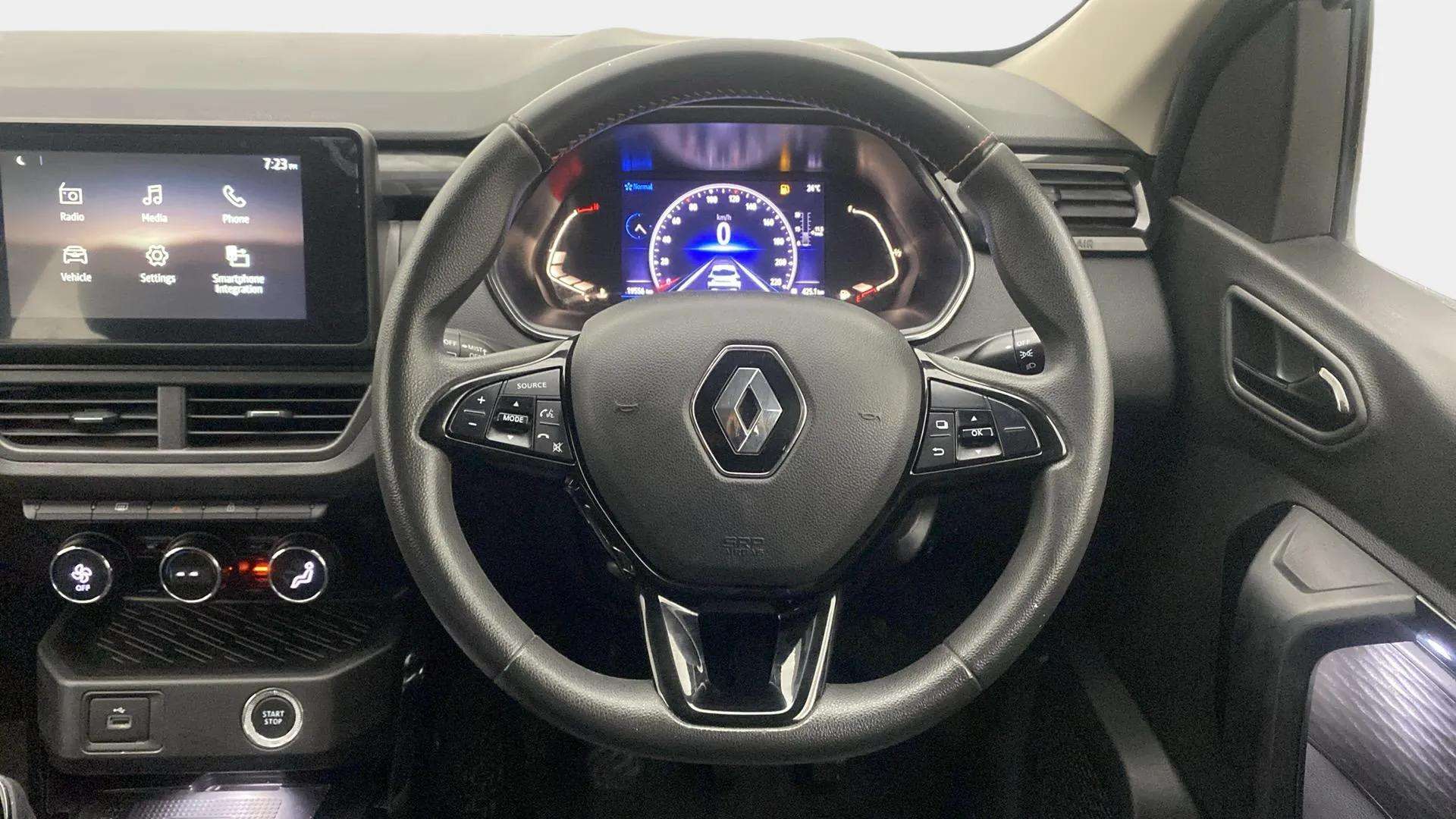 Steering-wheel-close-up-29