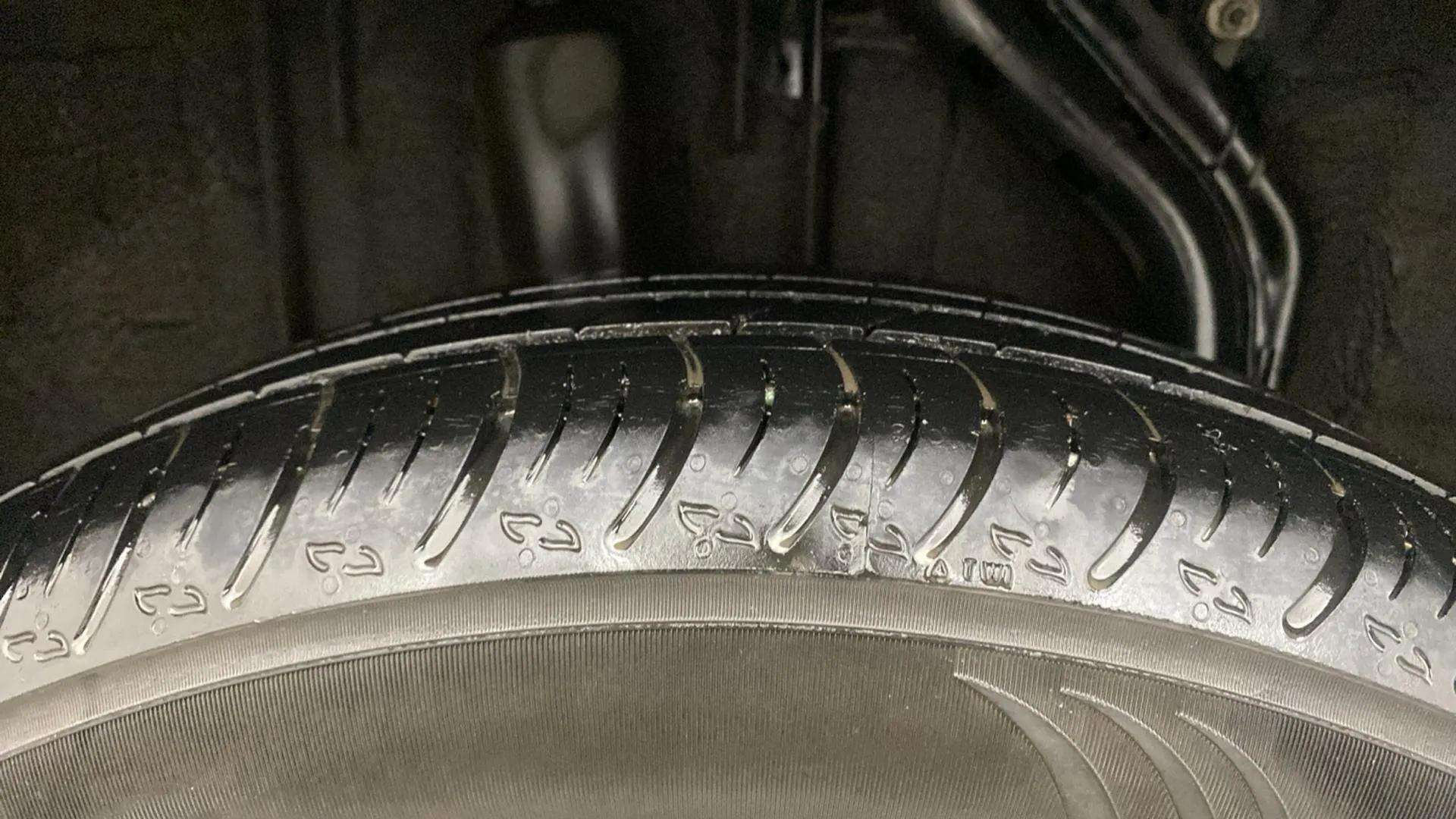 RHS-Rear-Tyre-Tread-19